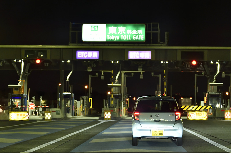 とっぷりと日が暮れたころ、東京ICへ到着