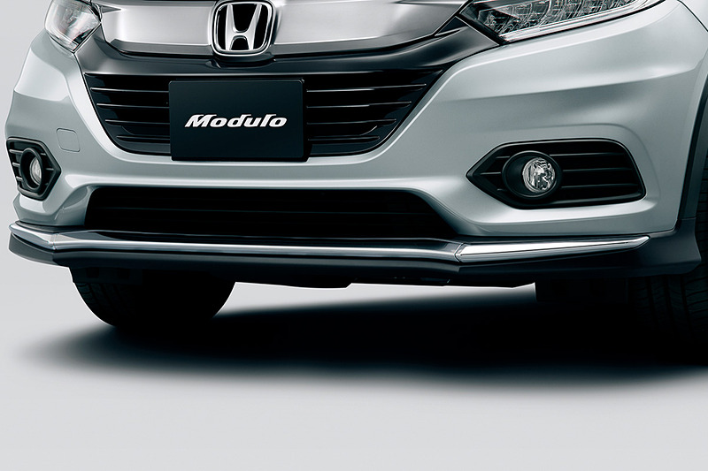 Moduloの「エアロバンパー」はフロント/リア共に「カラードタイプ」（左）、「ガンメタリック塗装」（中央）、「ブラック」（右）の3種類を設定。価格は各4万3200円