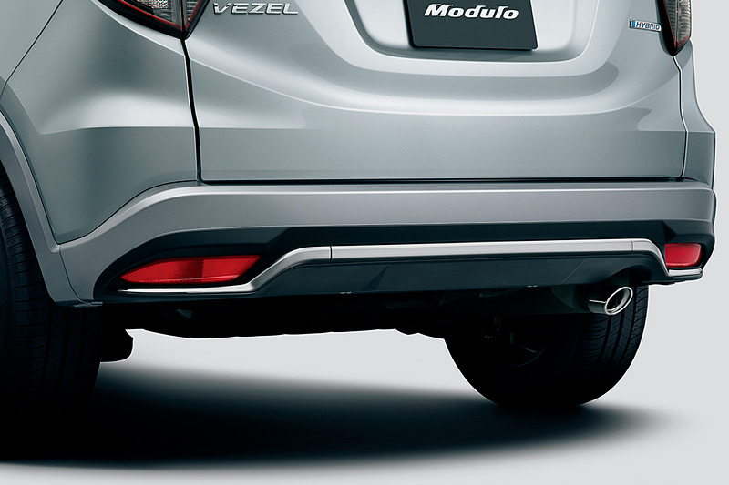 Moduloの「エアロバンパー」はフロント/リア共に「カラードタイプ」（左）、「ガンメタリック塗装」（中央）、「ブラック」（右）の3種類を設定。価格は各4万3200円