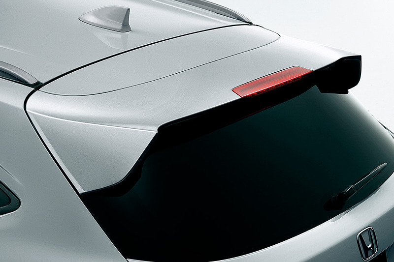 Moduloの「テールゲートスポイラー」（3万7800円）