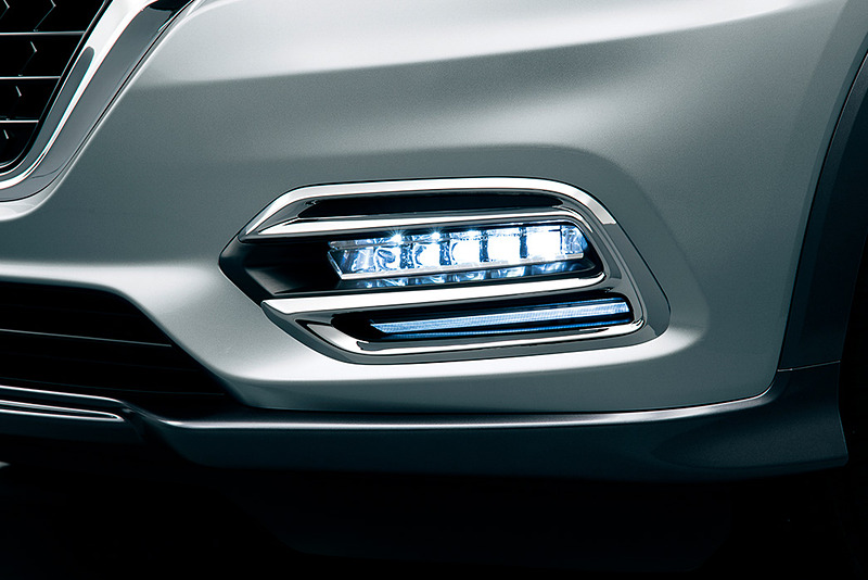 「ビームライトガーニッシュ」（4万1040円）は「プレミアムエアロスタイル」と「タフSUVスタイル」の双方に設定