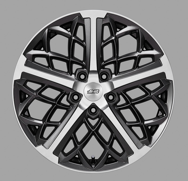 幾何学模様のデザインが特徴的なヴェゼル専用開発の18インチアルミホイール「MDV」（4万4280円/本）