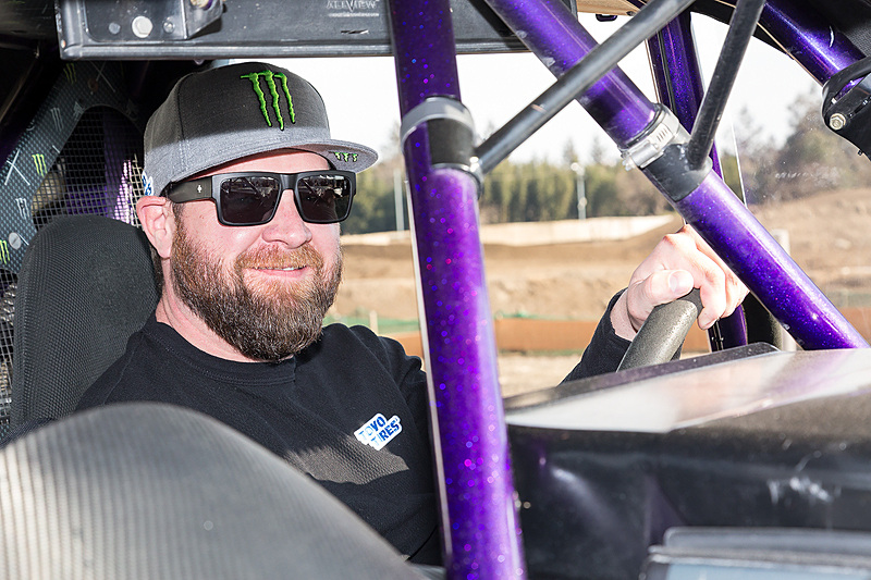 ゲストとして試乗会場に訪れたBJ・バルドウィンは1979年9月6日生まれ。“世界でもっとも過酷なオフロードレース”と称されるバハ1000を、セカンドドライバーなしで2年連続で制覇した唯一のドライバーとして知られる