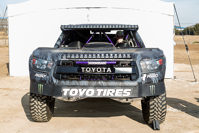 ゲストとして試乗会場に訪れたBJ・バルドウィンは1979年9月6日生まれ。“世界でもっとも過酷なオフロードレース”と称されるバハ1000を、セカンドドライバーなしで2年連続で制覇した唯一のドライバーとして知られる