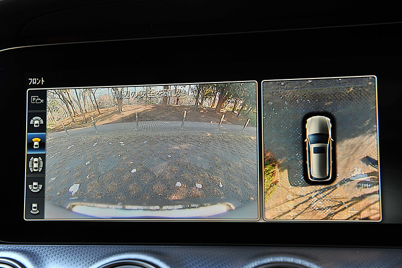 「360°カメラシステム」ではフロントグリル、左右のドアミラー、リアライセンスプレート上方に4つのカメラを備え、合成処理された周囲の状況をモニターに表示。自車を真上から見ているような「トップビュー」画面も設定する