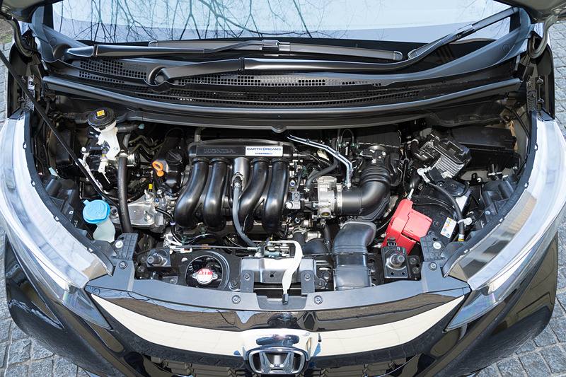 ガソリンモデルでは最高出力96kW（131PS）/6600rpm、最大トルク155Nm（15.8kgm）/4600rpmを発生する直列4気筒DOHC 1.5リッターエンジンを搭載