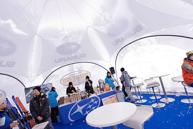 初めて設営したという休憩所「SNOW CAFE」