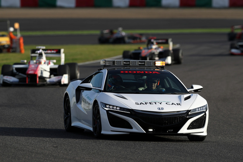鈴鹿サーキットが2016年10月に導入した本田技研工業の新型「NSX」をベースとしたセーフティカー。レースにおいて、主にコース上のトラブルや荒天の際にレース車両を先導し、走行ペースをコントロールする役割を担う