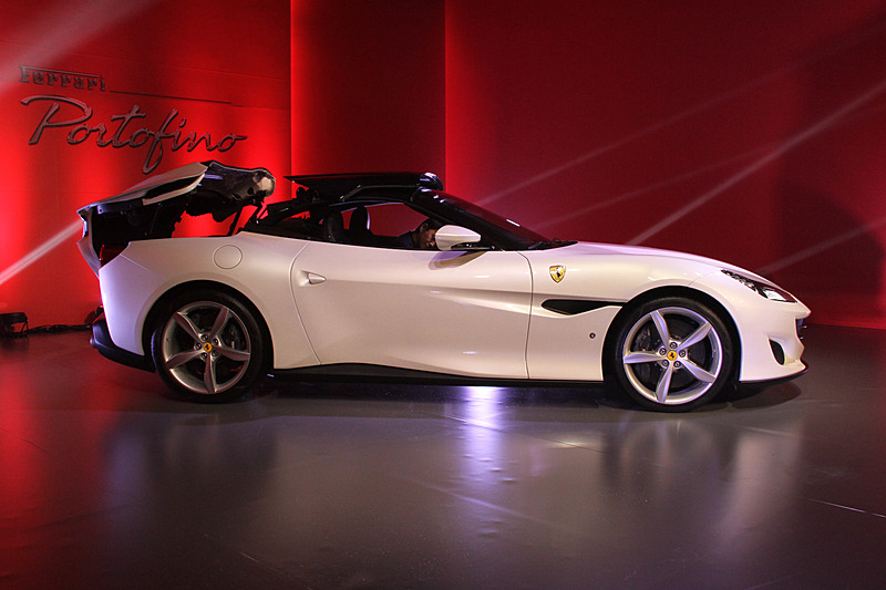 ルーフを閉じた状態からフルオープンまでの時間は14秒