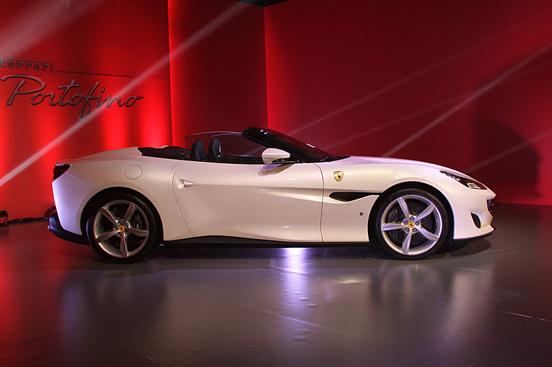 ルーフを閉じた状態からフルオープンまでの時間は14秒