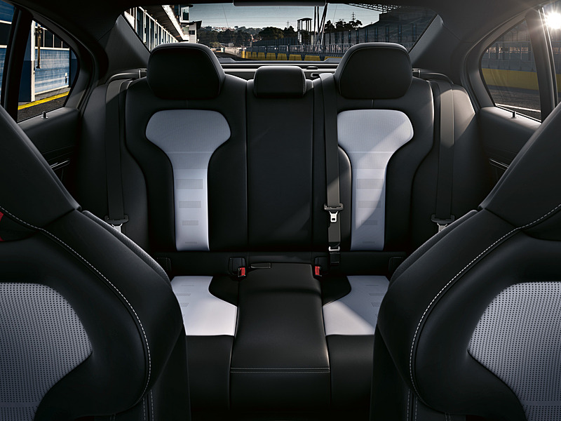 軽量化されたインテリア