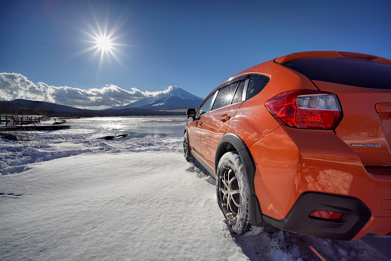 同じシーンをクルマに近寄り、超広角レンズでローポジションから大胆な構図で切り取ってみた。旧XVのこの角張ったリアからのフォルムは最高だ