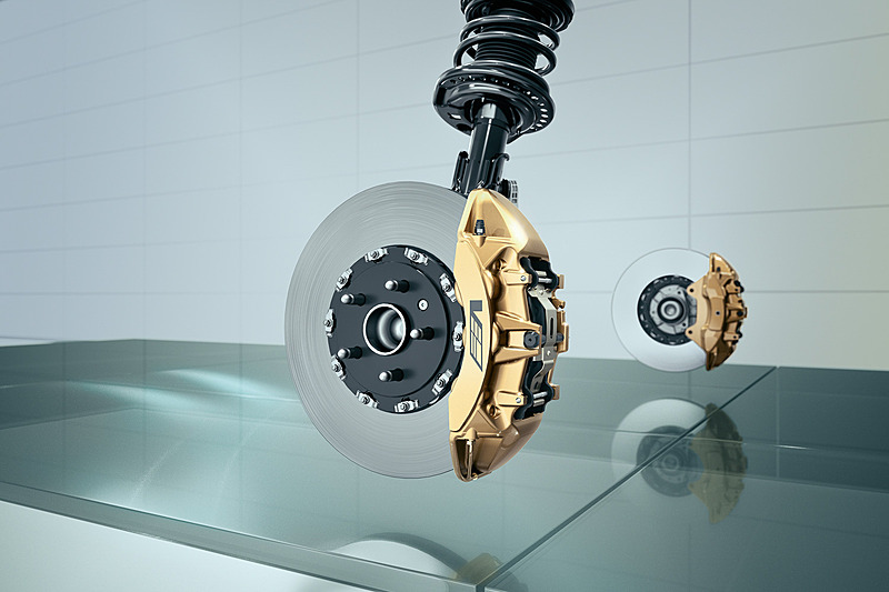 ブレンボ製ダークゴールド6ピストンキャリパー