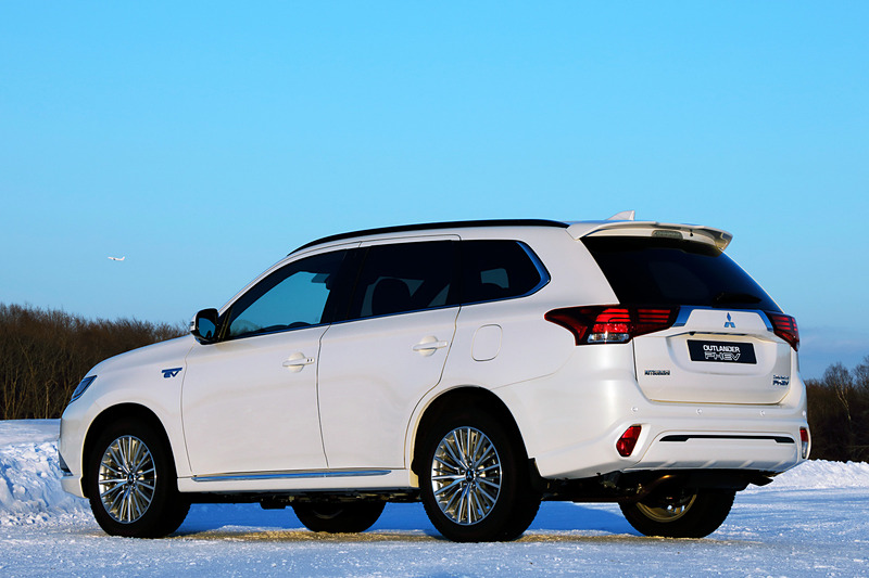 「アウトランダーPHEV（2019年モデル試作車）」