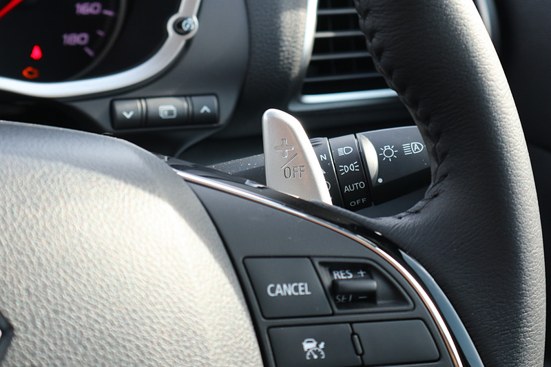 トランスミッションは8速スポーツモード付きCVTで、パドルシフトを全車標準装備