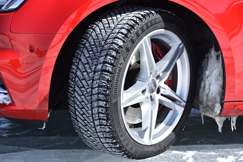 今回のトレーニング車両では、純正サイズが存在しない「Q7」以外の全車でコンチネンタルタイヤ製のウインタータイヤ「ContiVikingContact 6（コンチ バイキングコンタクト・シックス）」を装着していた