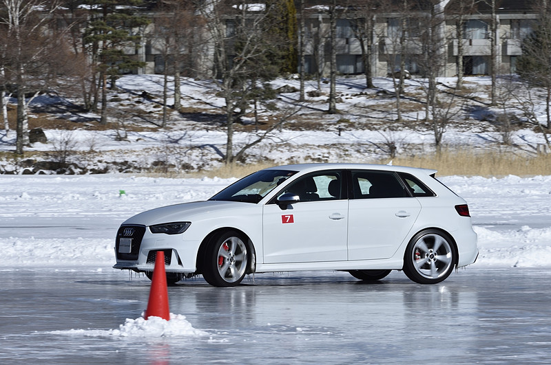 トレーニング序盤の「RS 3」では、はじめにESCをONの状態で試し、その後はOFFにしてみたが、時間がなくなってクワトロ・ドリフト完成には至らず