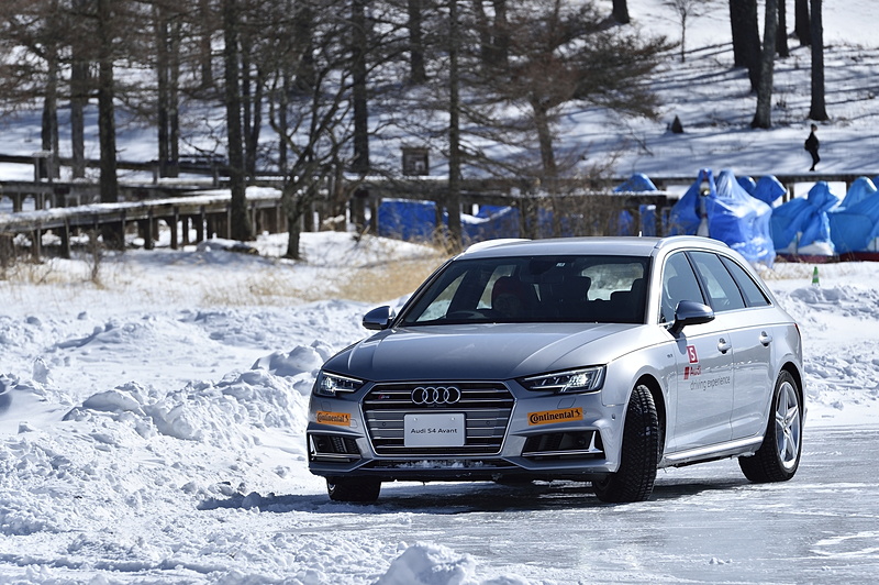 ハンドリング路では「S4 アバント」「RS 6 アバント」「SQ5」「RS Q3」でトレーニング走行