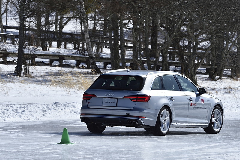 ハンドリング路では「S4 アバント」「RS 6 アバント」「SQ5」「RS Q3」でトレーニング走行