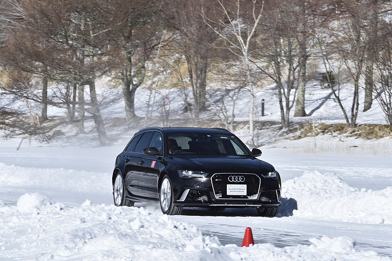 ハンドリング路では「S4 アバント」「RS 6 アバント」「SQ5」「RS Q3」でトレーニング走行