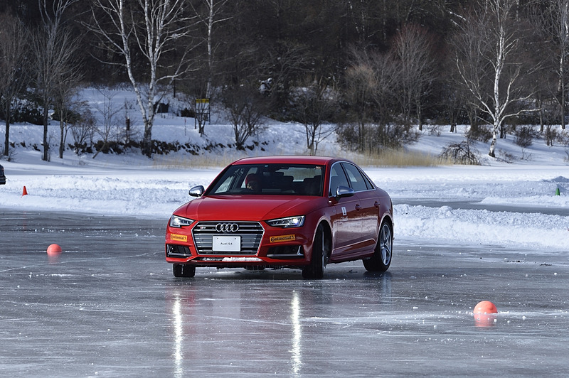 S4でのスラローム走行