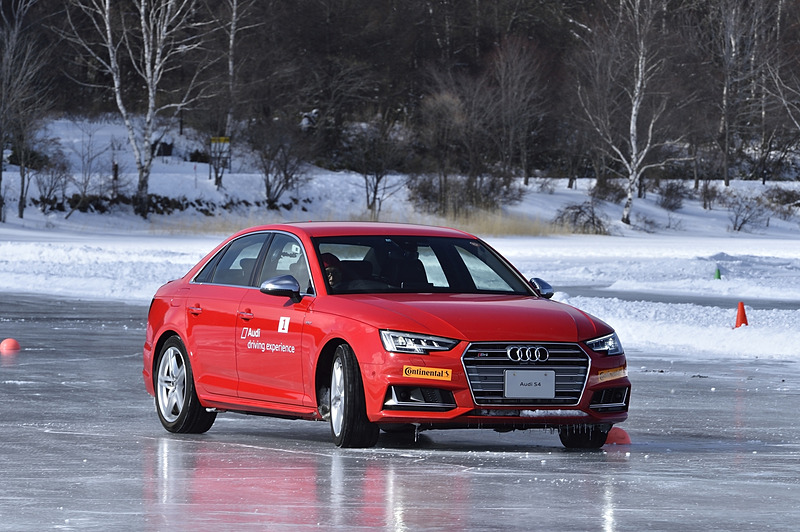 S4でのスラローム走行