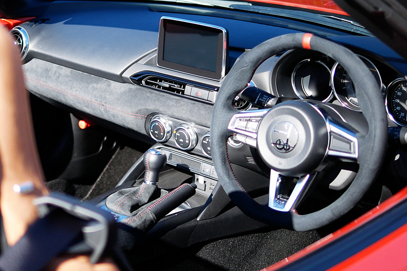 新型ヒミコのインテリア。トランスミッションは6速MTと6速ATを設定