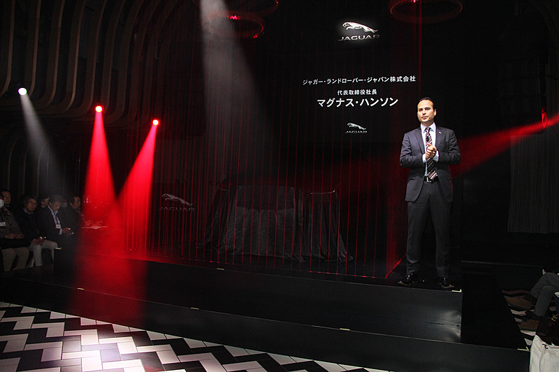 「E-PACEはコンパクト・パフォーマンスSUVとしてスポーツカーとしての運転性能と実用性を兼ね備え、日本市場にピッタリです」と語るマグナス・ハンソン社長