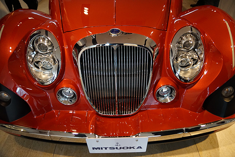 NDロードスターのホイールベースから600mm延長したロングノーズを特徴とするヒミコ