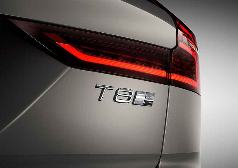 340HPの4WDモデル「T6ツインエンジン」と390HPの4WDモデル「T8ツインエンジン」という2種類のPHVを用意