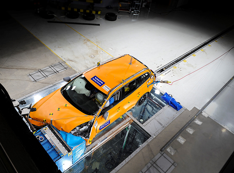 新型V60の衝突試験