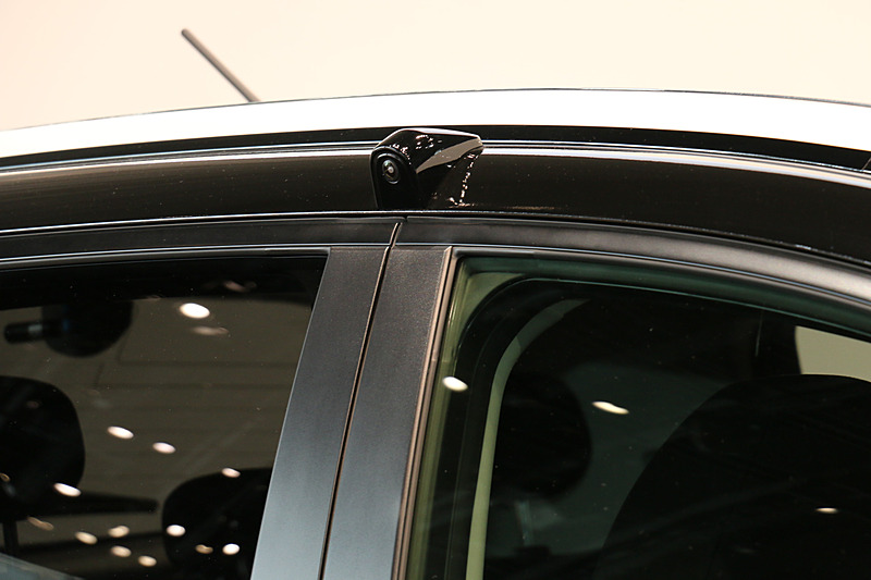 車両の前後とBピラー上部に広角カメラを設置。これは自動運転用ではなく、運行管理を行なうセンターの担当者が、何かのトラブルが発生したときなどに車両周辺の状況を確認するために使われる