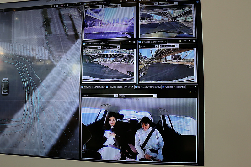 車両の四方の映像と車内の映像。走行不能になるといったトラブル発生時や、車内のリクエストボタンを乗員が押したときに運行管理センターのスタッフが対応するために利用されるという