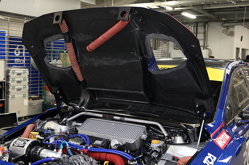 最高出力向上のためエキマニ、ターボチャージャーが変更された