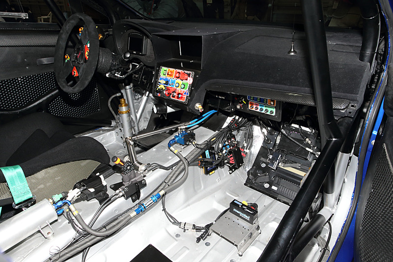 左足ブレーキの操作性を向上