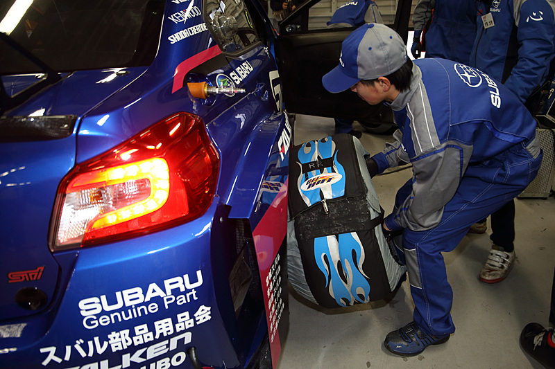 シェイクダウンではタイヤウォーマーも使用された