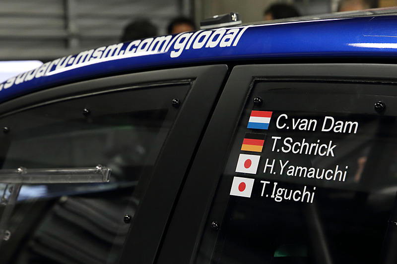 シェイクダウンではタイヤウォーマーも使用された