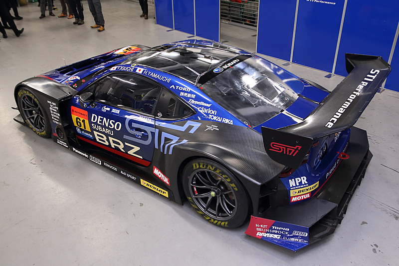 2018年モデルのボディではリアフェンダーや後部フィンの角度も変更された