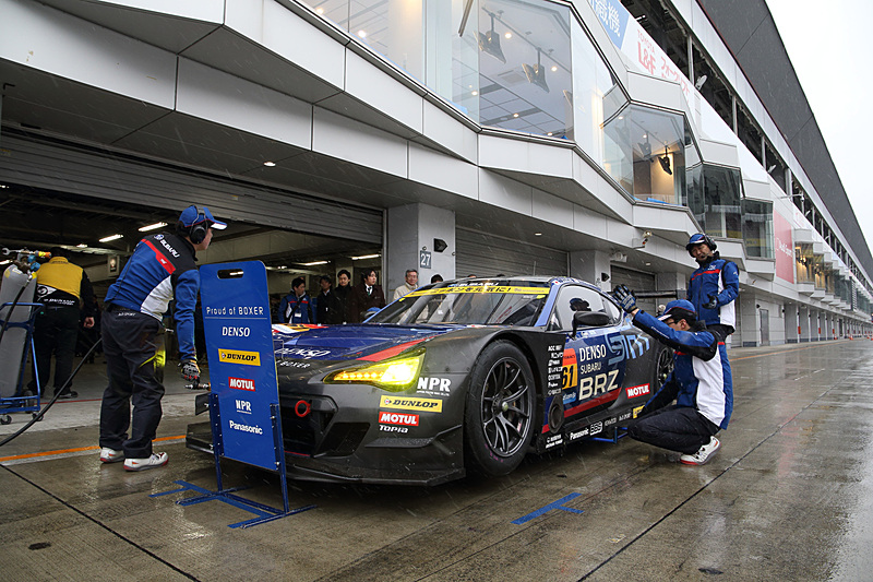 雪のため2周で走行を中止