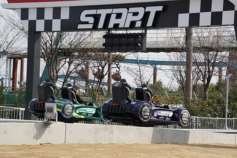 レッドのシグナルが消えるとスタート