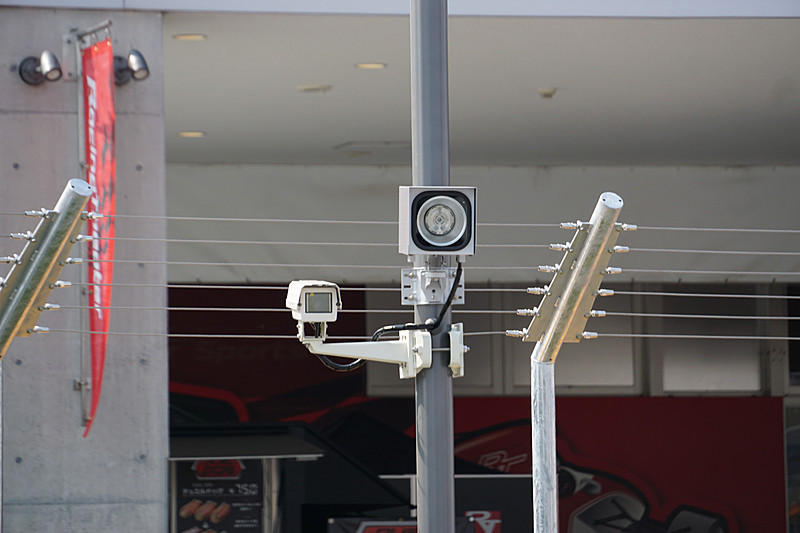 カメラシェアリングサービス「Pan」を導入。コース上に3台のカメラを設置して走行シーンを撮影した写真をユーザーのスマートフォンやパソコンからダウンロードすることができる