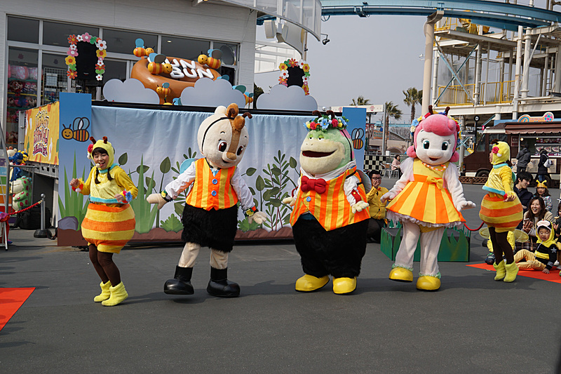 親子参加型のイベント「BeeHappyグランプリ」などが行なわれる春イベント「コチラファミリーのプッチハッチグランプリ」が3月3日～5月31日に開催される