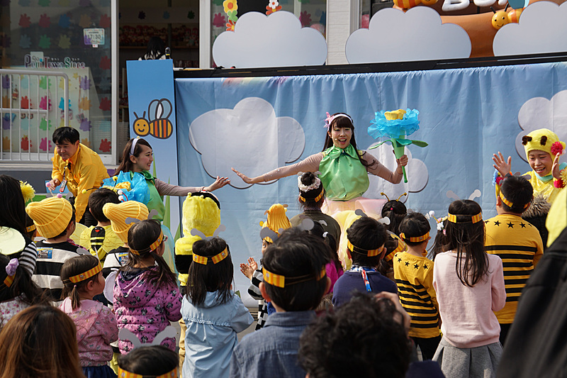 親子参加型のイベント「BeeHappyグランプリ」などが行なわれる春イベント「コチラファミリーのプッチハッチグランプリ」が3月3日～5月31日に開催される