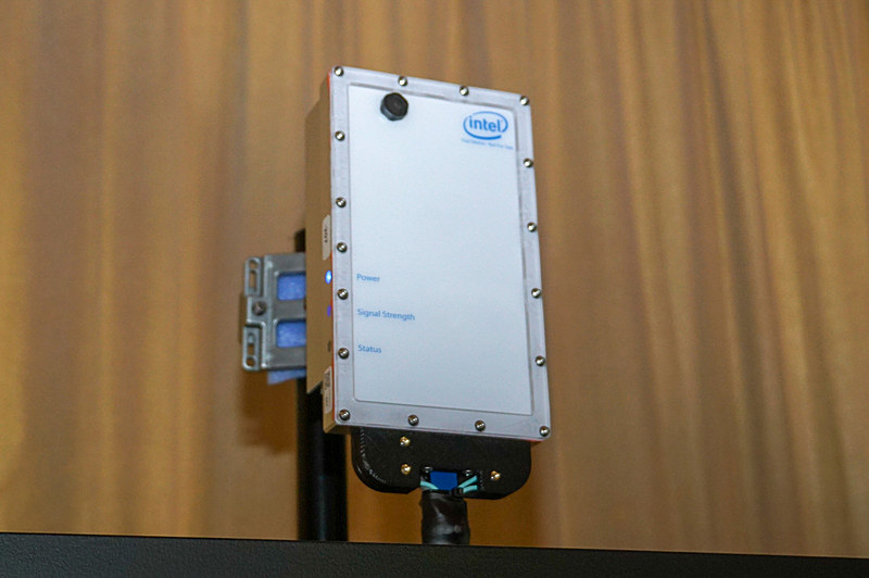 Intelが展示した5Gのアンテナ、平昌で使われたものと同じ