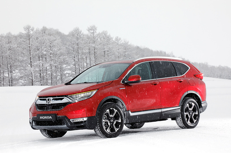 新型CR-V（プロトタイプモデル）。パワートレーンは「SPORT HYBRID（スポーツ ハイブリッド）i-MMD」を搭載し、SPORT HYBRID i-MMD初となる4WD車となる