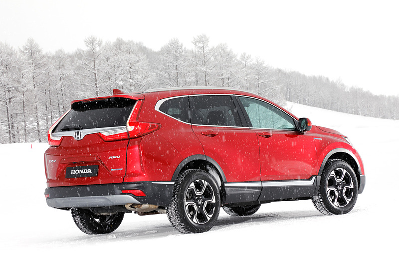 新型CR-V（プロトタイプモデル）。パワートレーンは「SPORT HYBRID（スポーツ ハイブリッド）i-MMD」を搭載し、SPORT HYBRID i-MMD初となる4WD車となる