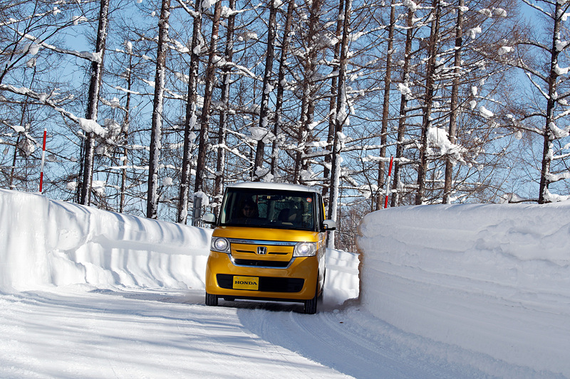 比較として用意されていたN-BOX（自然吸気/FF）