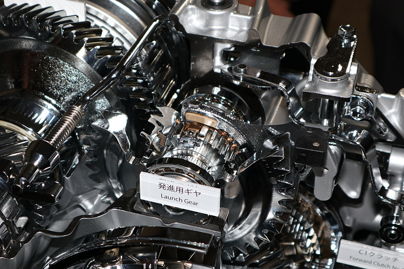 発進用ギヤはトランスミッション内の上段にレイアウト。駆動力の受け渡しにはATと同じ湿式多板クラッチを使う