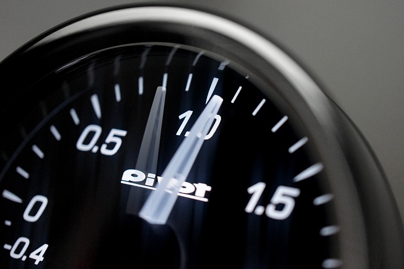 「ズレ補正システム」を搭載し、POWER DRIVEシリーズと併用した場合でもレベル設定を切り換えて適正なブースト値を表示できる