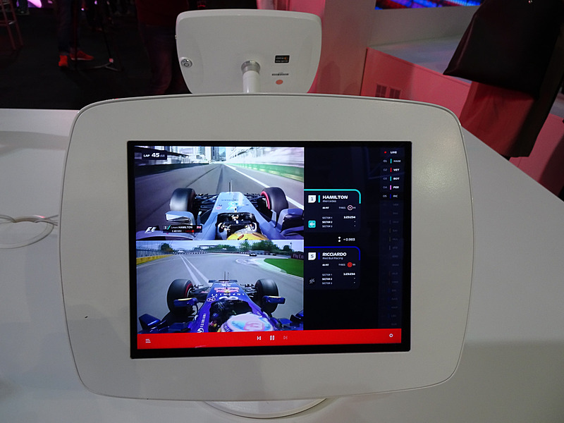 2人までのドライバーのオンボードを上下に表示できる